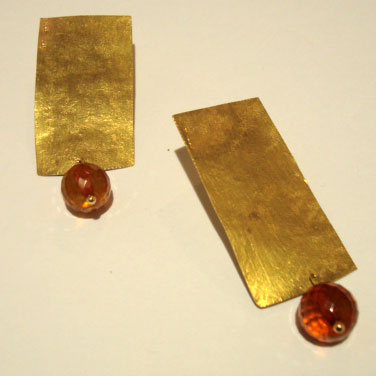 orecchini-oro-giallo-battutto-ambra